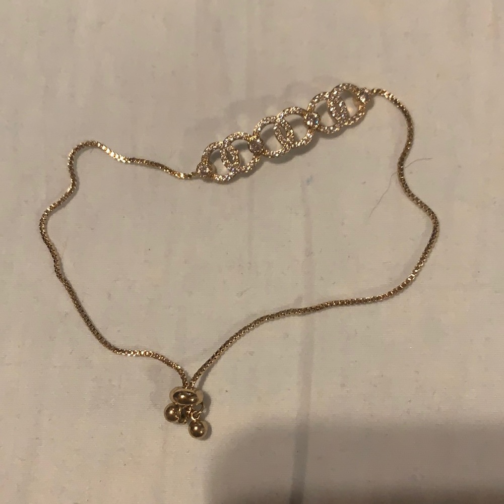 Circle bracket